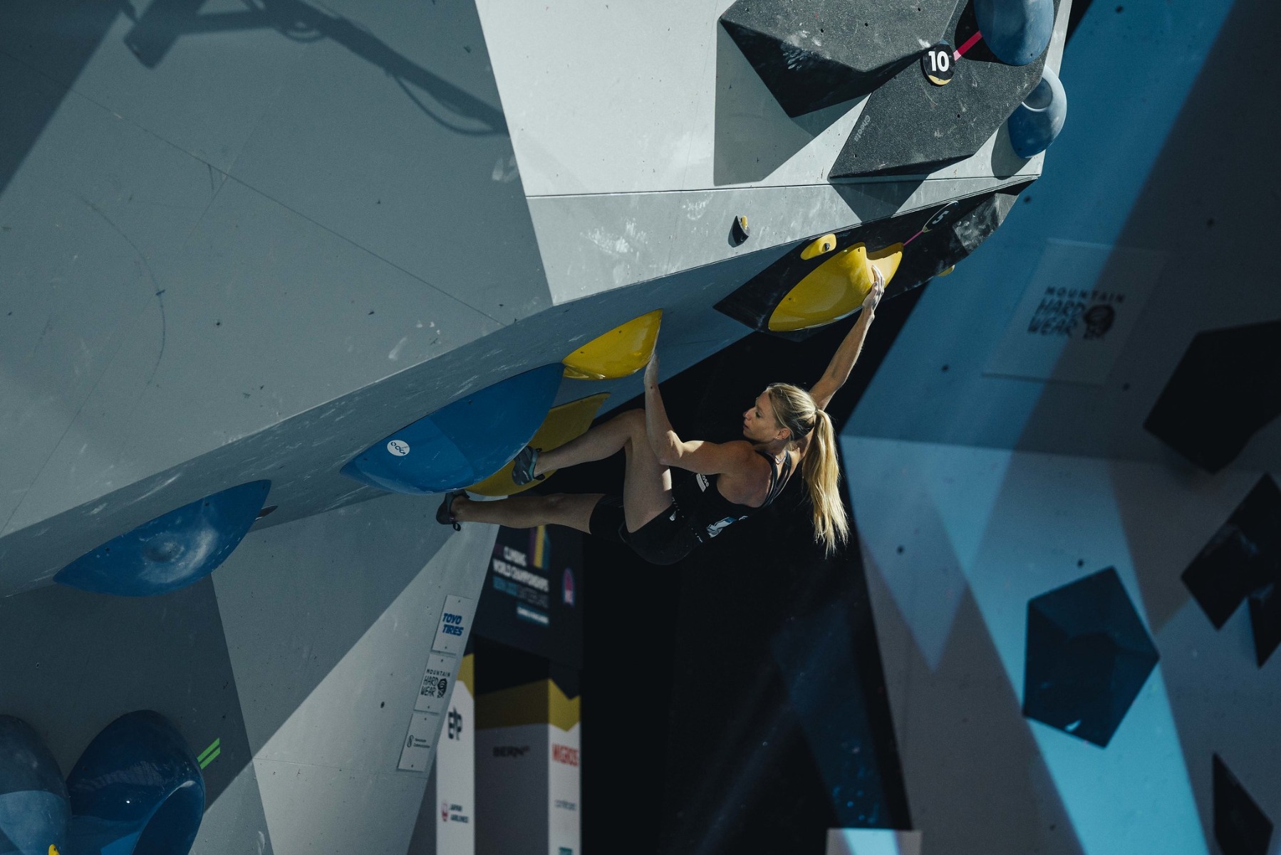 Unparallel climbing shoes