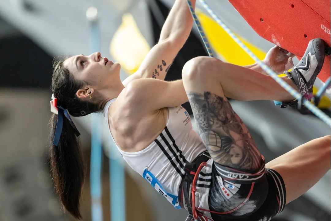 Mia Krampl, Nakajima Kazushige