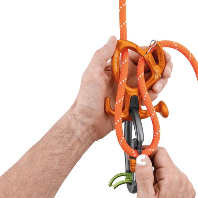 Petzl Pirana guía discensora de canyoning